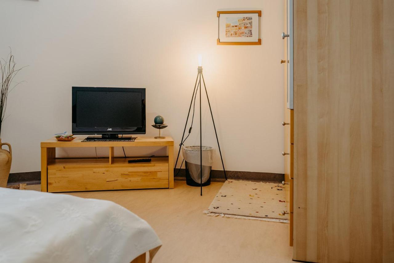 Haus Luna - Privatzimmer Im Sonnigen Suedburgenland Hackerberg Exterior photo